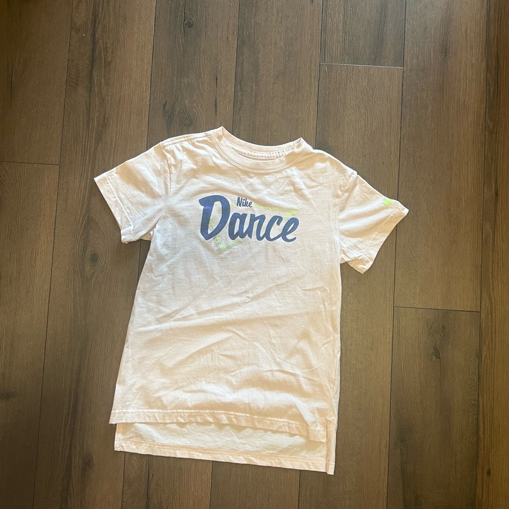 Nike Tee in Soft Pink